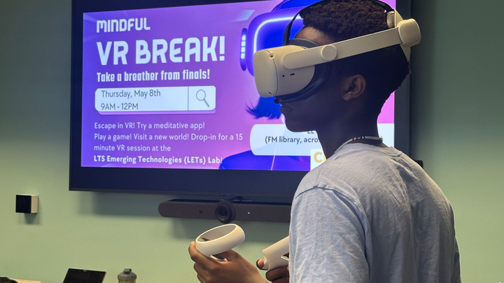 Student using VR in the LETs lab